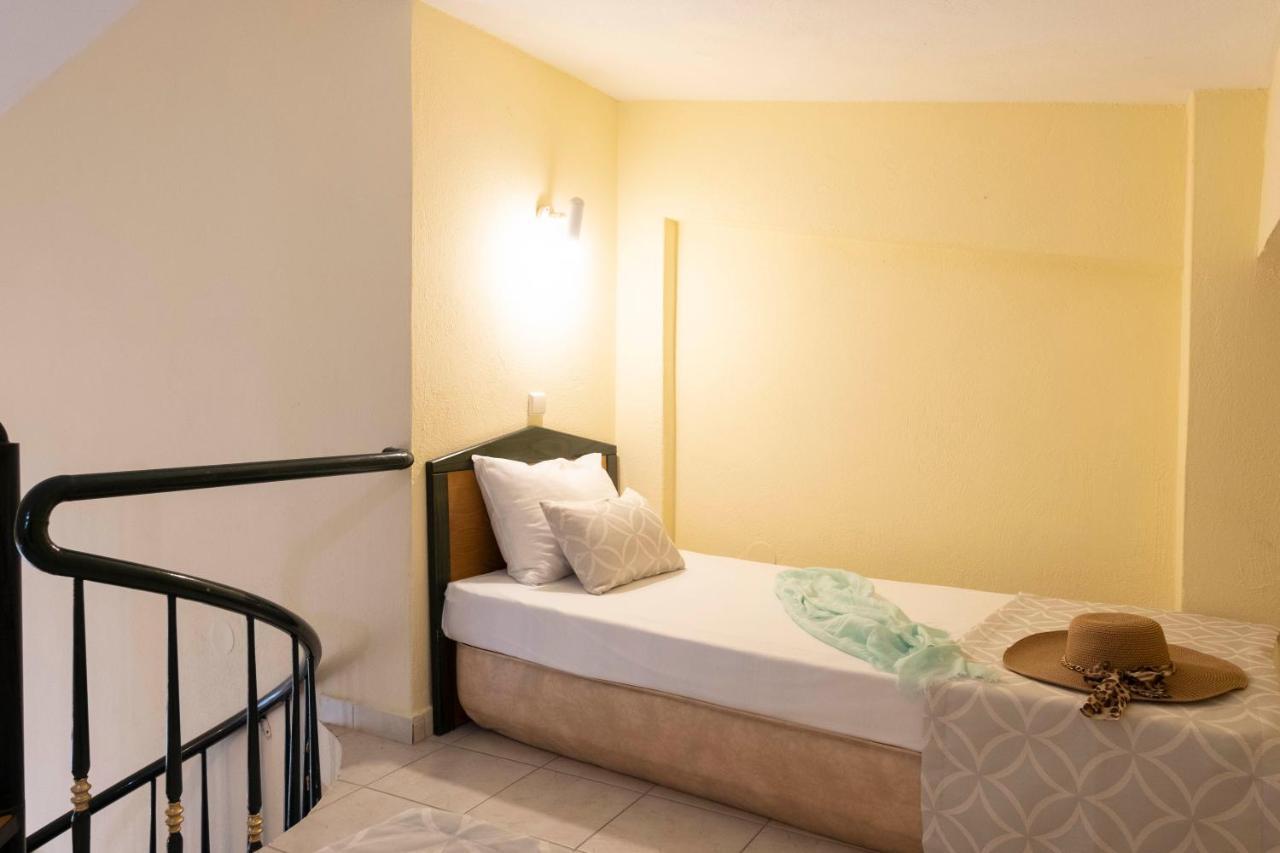 Aristides Hotel フォルカ エクステリア 写真