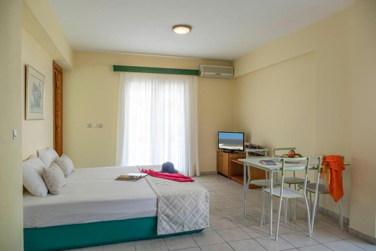 Aristides Hotel フォルカ エクステリア 写真