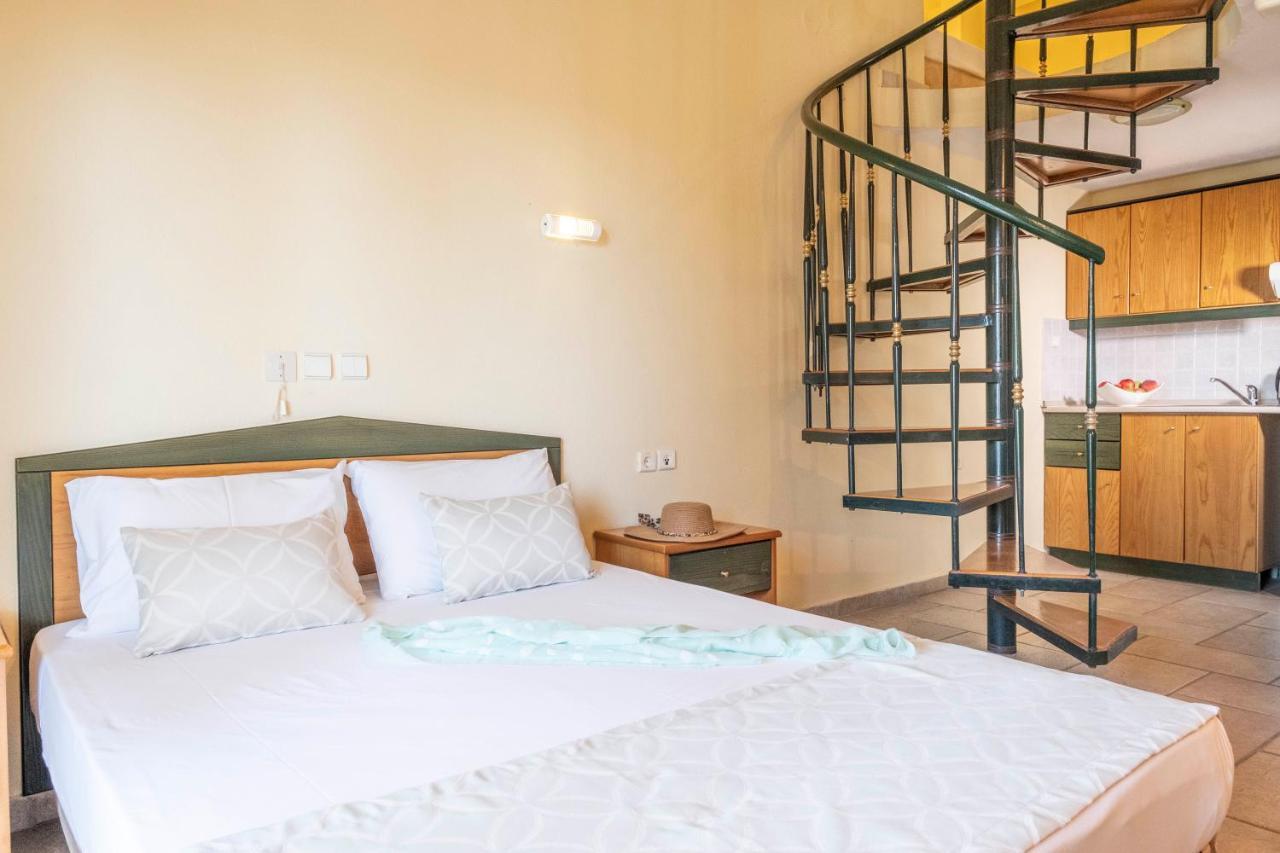 Aristides Hotel フォルカ エクステリア 写真