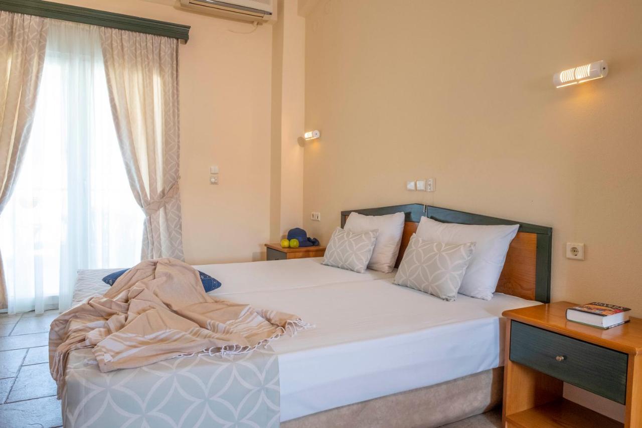 Aristides Hotel フォルカ エクステリア 写真